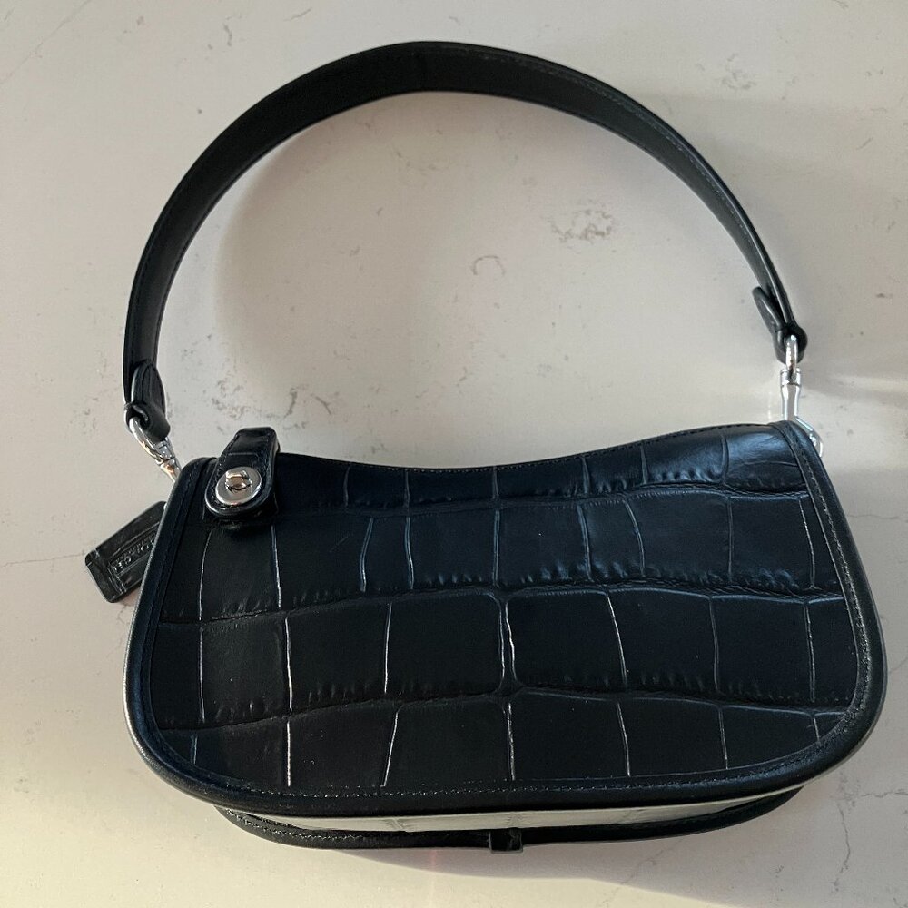 COACH Embossed Croc Leather Swinger 20 Shoulder Bag (BLACK)